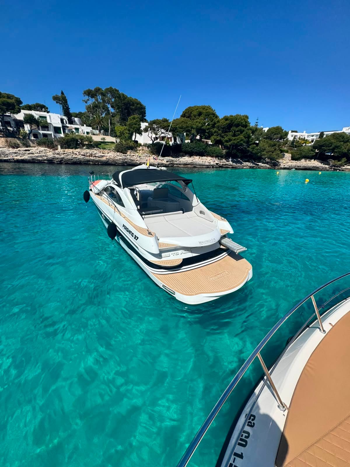 PERSHING 37 SPORT YACHT